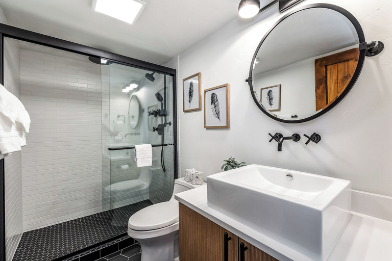 Bathroom 4, Motherlode A5, Summit