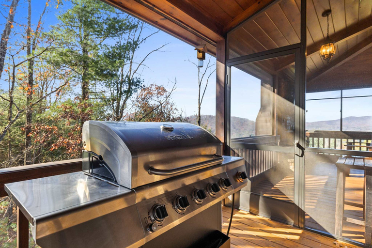 Room 2, Family-friendly Cabin Hot Tub Games Views, Fannin
