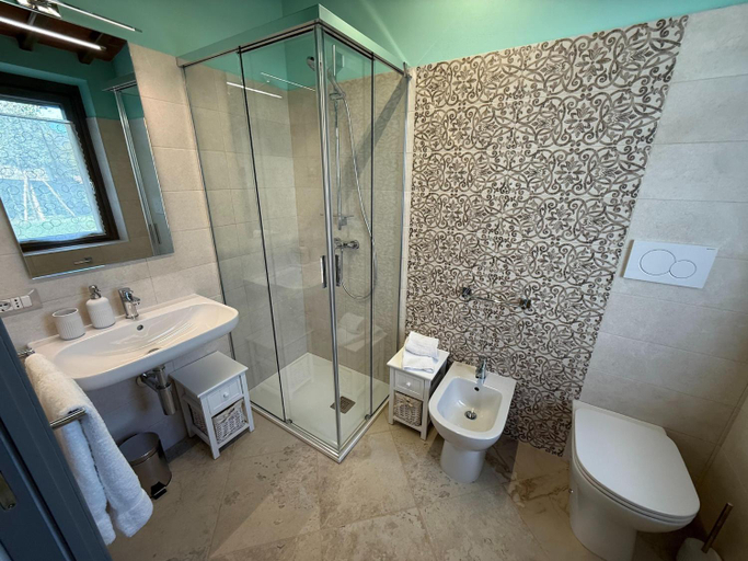 Bathroom 2, Spacious apartment in Poppi with shared pool, Arezzo