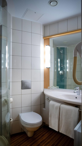Bathroom 4, B&B HOTEL Kielce Centrum, Kielce City