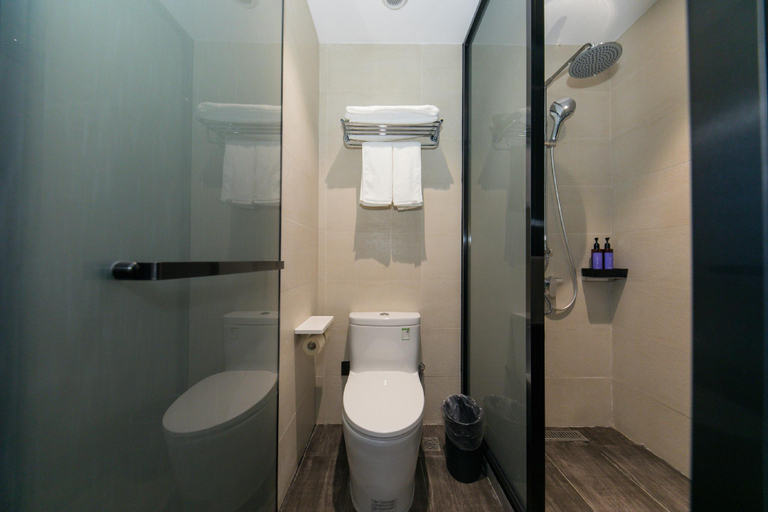 Bathroom 5, Hanting Hotel (Shanghai Jiangsu Road), Shanghai