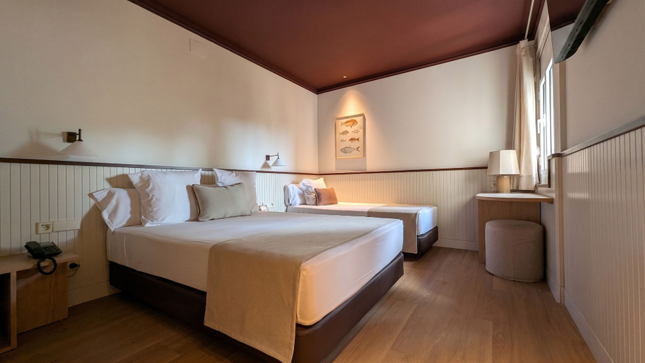 Bedroom 5, Hotel Medium Montecarlo, Girona