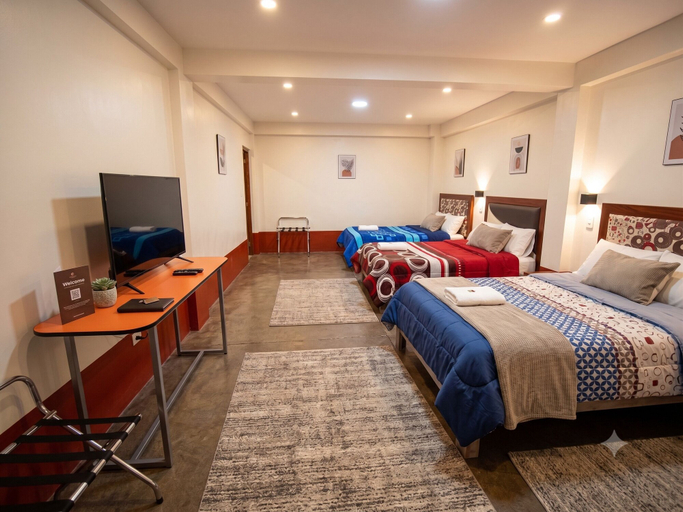Room 4, Posada Rossy, Antonio Quijarro