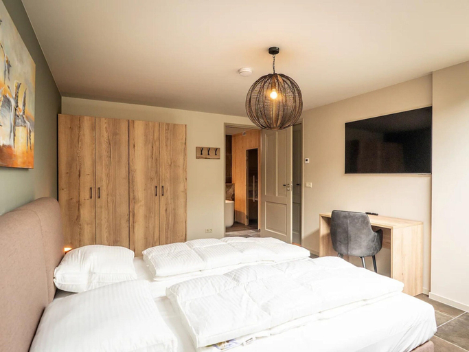 Room 2, Pet-free Country House With Sauna, Texel