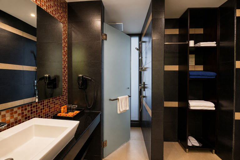 Bathroom 5, Citrus Waskaduwa, Kalutara