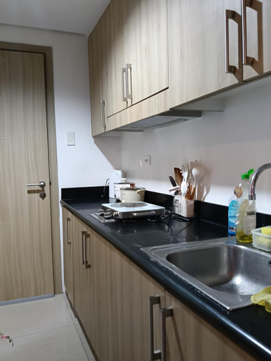 Others 5, Shore residences tower D, Pasay City