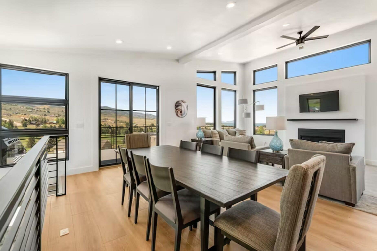 Primary image, Ultra-Modern House Overlooking Bear Lake, Rich