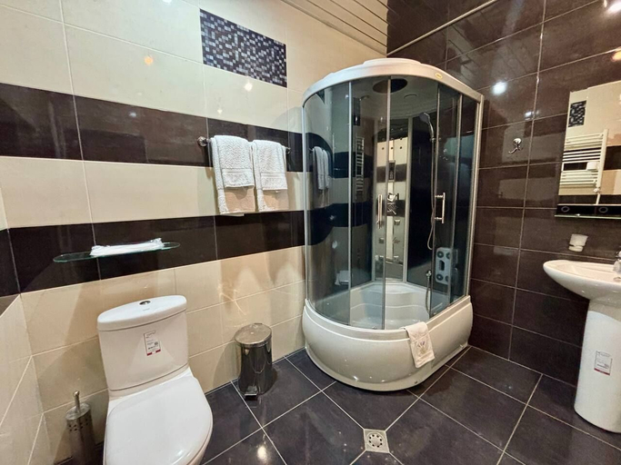 Bathroom 4, Christy Hotel
