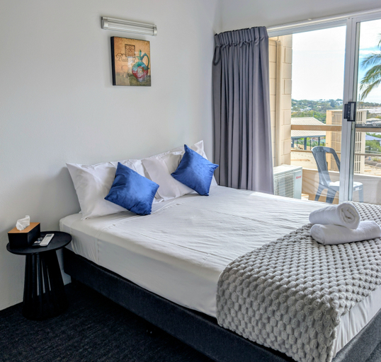 Bedroom 3, Lumina Motel Gladstone (Formerly Camelot Motel), Gladstone