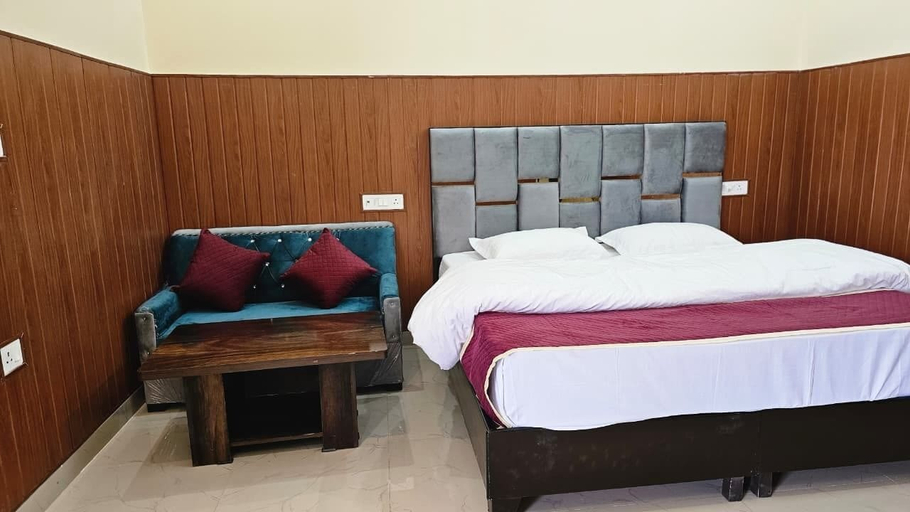 Room 3, Vaishnavi Homestay, Uttarkashi
