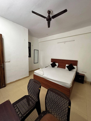 Room 3, Hotel Metro View, Gautam Buddha Nagar