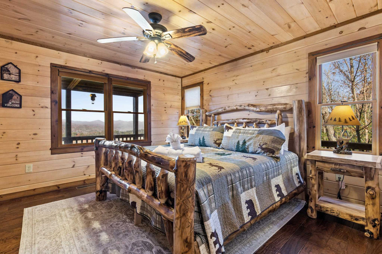 Room 4, Family-friendly Cabin Hot Tub Games Views, Fannin