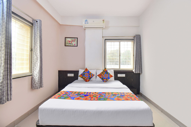 Bedroom 3, Fabhotel Himalay Guest House Saanvi Residency, Pune