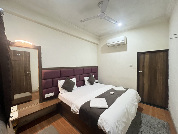 Room 3, OnlyStay Bagpackers Hostel, Agra