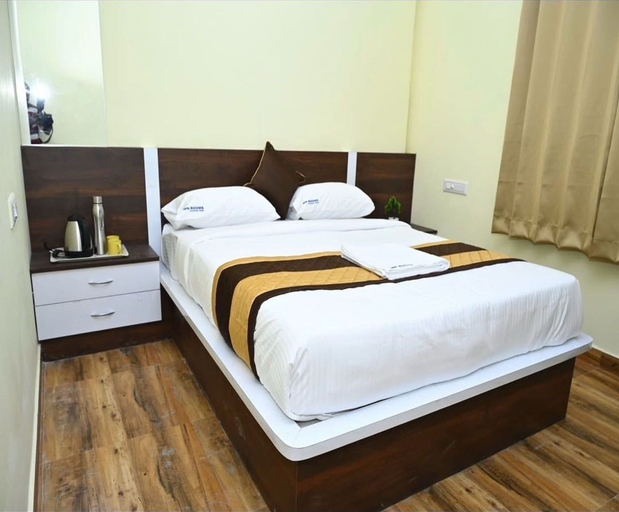 Room 4, Townhouse Mantri Square Metro Station, Bangalore