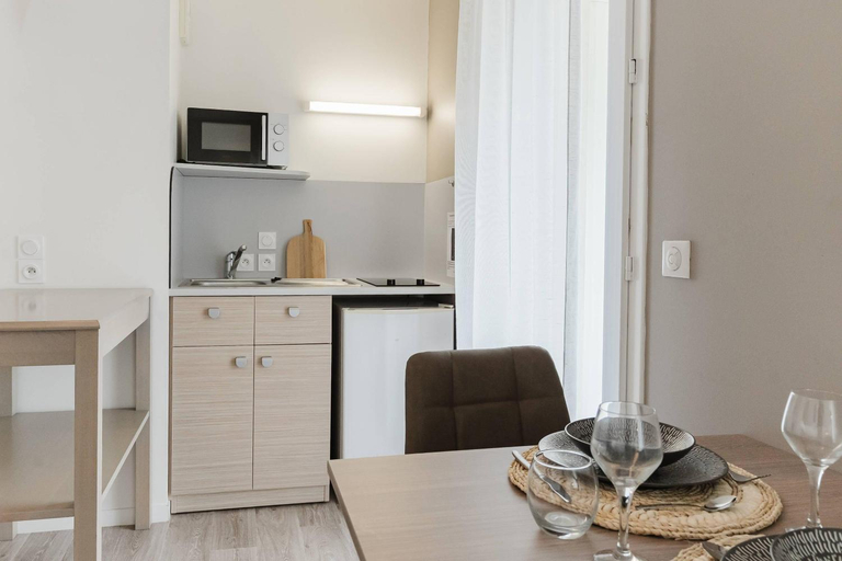 Kitchen 4, Quality Aparthotel St-Berthevin Laval, Mayenne