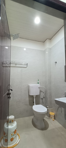 Bathroom 3, Shri Ram Janki Atithi Nivas, Varanasi