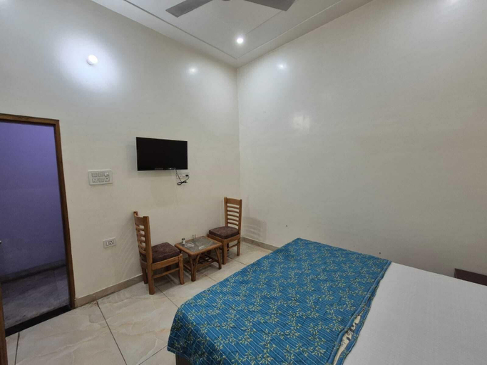 Room 5, Prince Hotel, Meerut