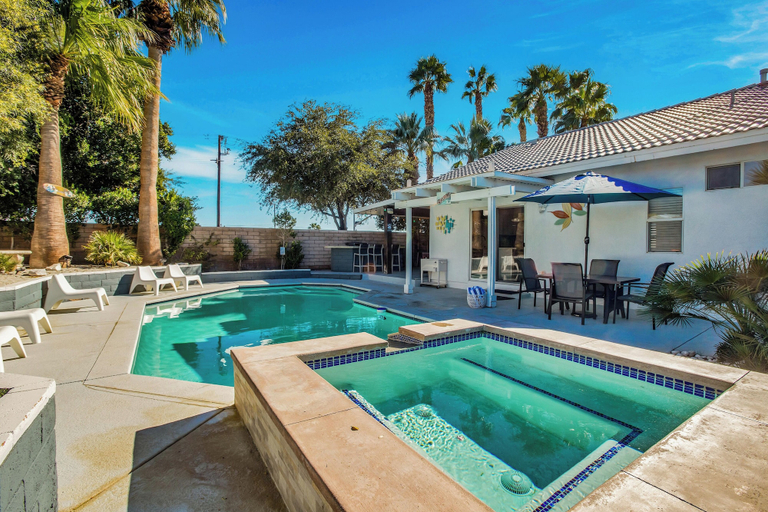 Pool 3, Flora Vista Sunshine, Riverside