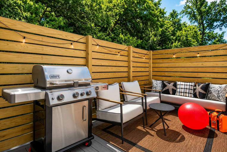 Room 4, Rocky Mount Retreat Hot Tub Firepit Gameroom, Nash