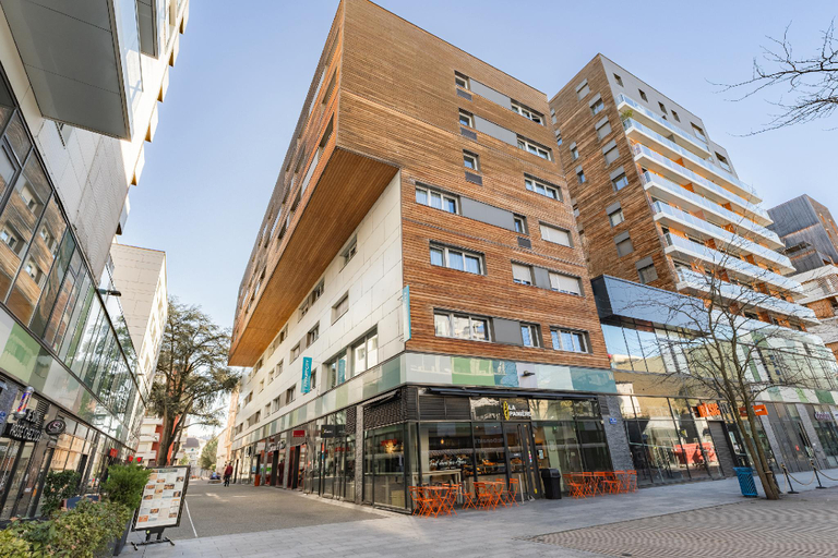 Exterior & Views
