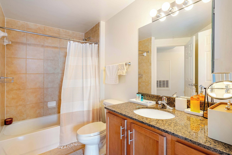 Interior 4, Downtown Silver Spring 2BR Skyline Balcony Suite Walkable to DC Metro Luxepad, Montgomery