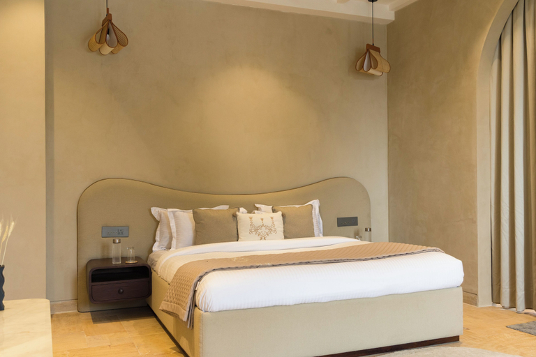 Room 2, ELIVAAS Prive Heaven 6BHK Villa wth Pool, Gurgaon