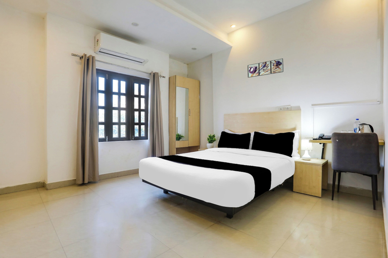 Room 2, Collection O Gol Park Atala, Kaushambi