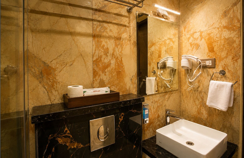 Bathroom 3, Le Majestic Business Class Hotel, Puducherry