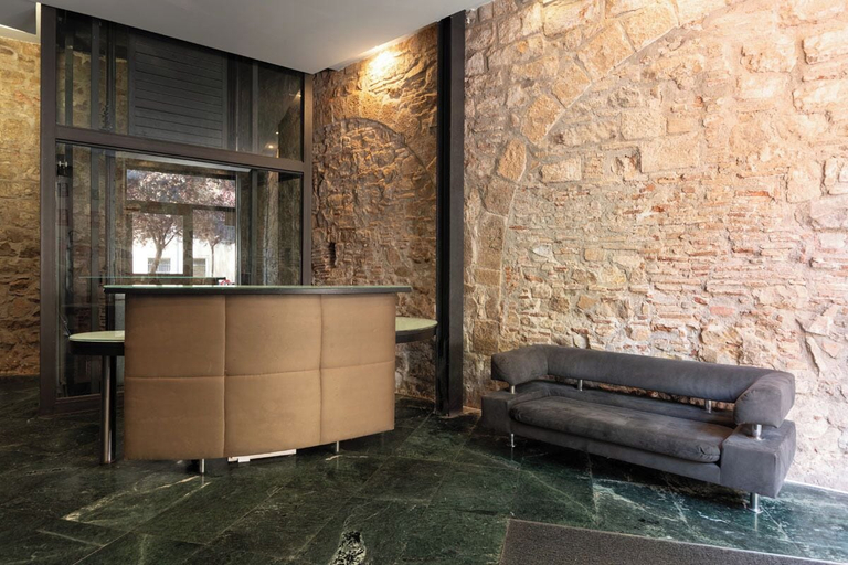 Others 5, Aspasios Born, Barcelona