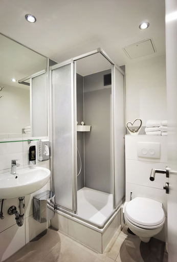 Bathroom 5, Hotel Italia, München