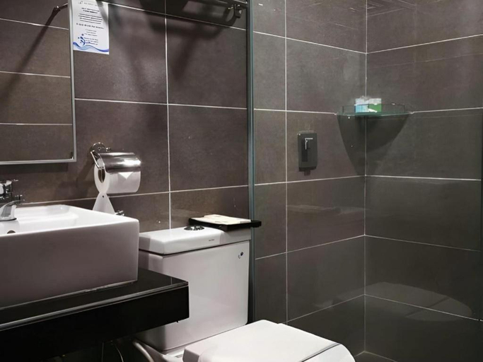 Bathroom 4, Seafest Hotel Semporna , Semporna