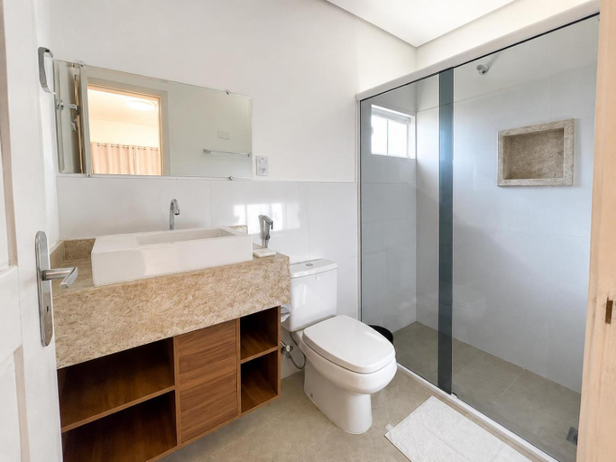 Bathroom 4, Regine's Hotel, Itacoatiara