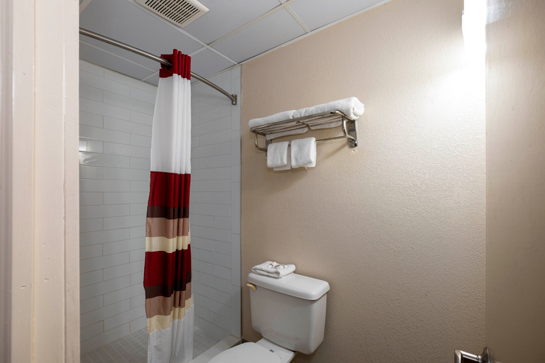 Bathroom 4, Days Inn Neptune, Monmouth