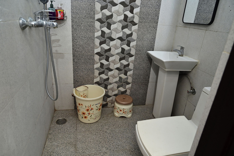 Bathroom 5, S4 Homestay, Amritsar