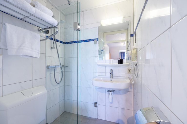 Bathroom 4, De Boei, Bergen