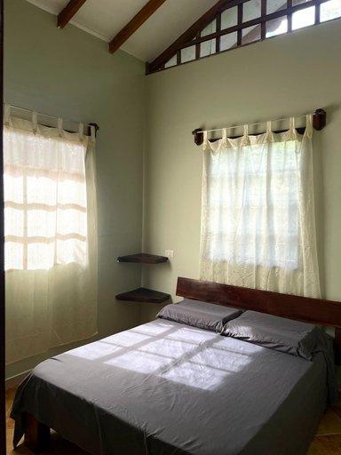 Room 1, luna caribena, Talamanca