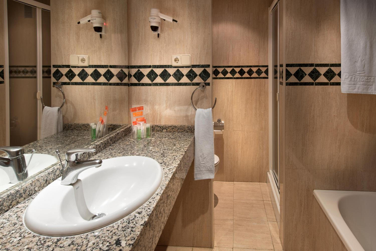 Bathroom 5, Mogan Princess & Beach Club, Las Palmas