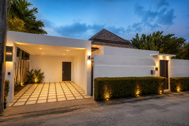 Exterior & Views