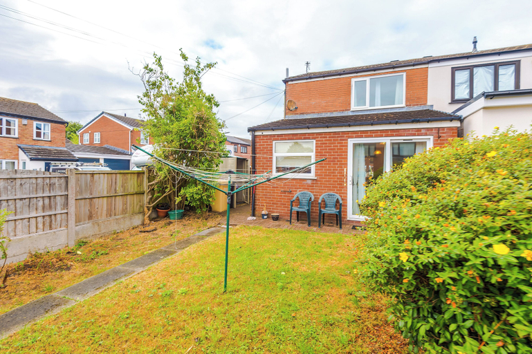 Exterior 5, Spacious 3 Bedroom Home in Westhoughton, Bolton