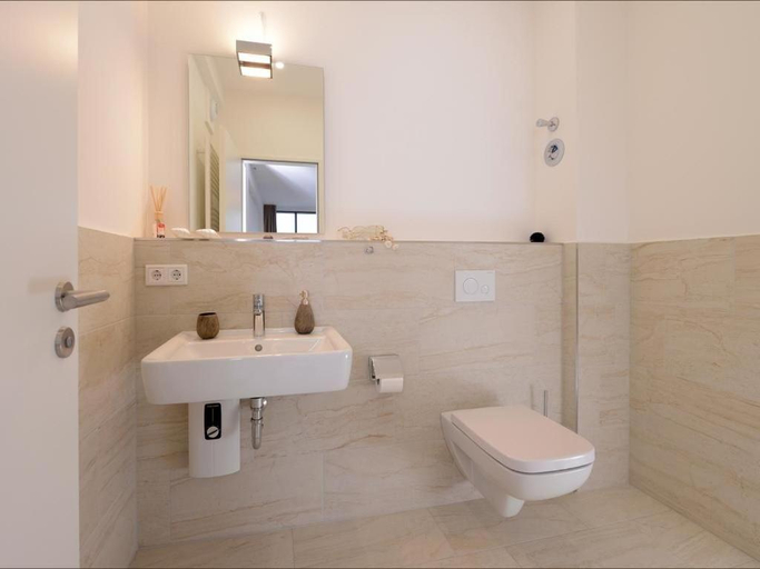 Bathroom 5, Ohlerich Speicher App 43, Nordwestmecklenburg