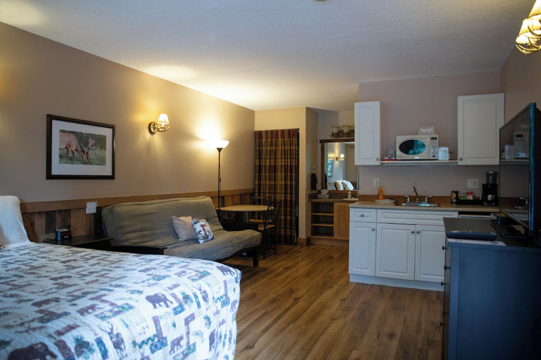 Bedroom, Jasper Gates Resort, Division No. 14