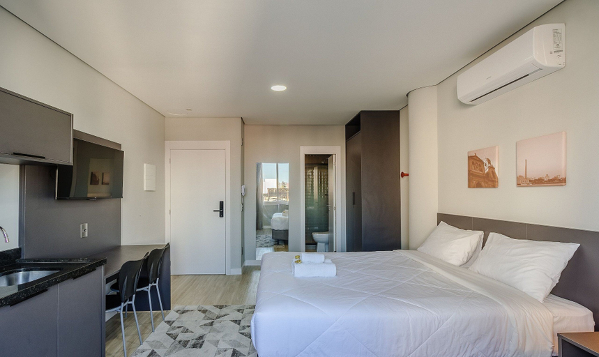 Room 2, Studio in the Historic Center Near Ccmq Tco0614, Porto Alegre