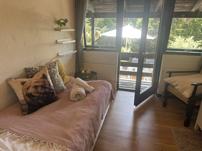Room 3, Architect House With hot tub and Deck in a Secluded Spot, Hillerød