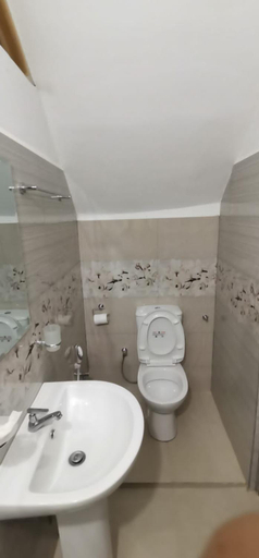 Bathroom 3, Gagana Vila 01, Harispattuwa