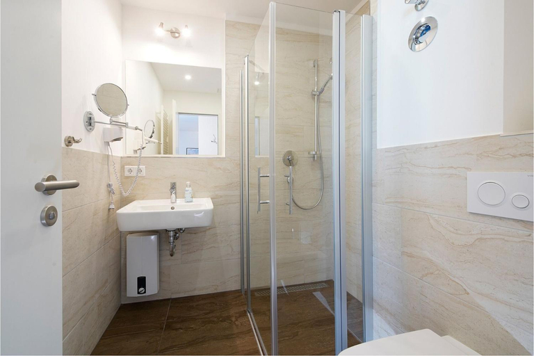 Bathroom, Ohlerich Speicher App_ 28, Nordwestmecklenburg