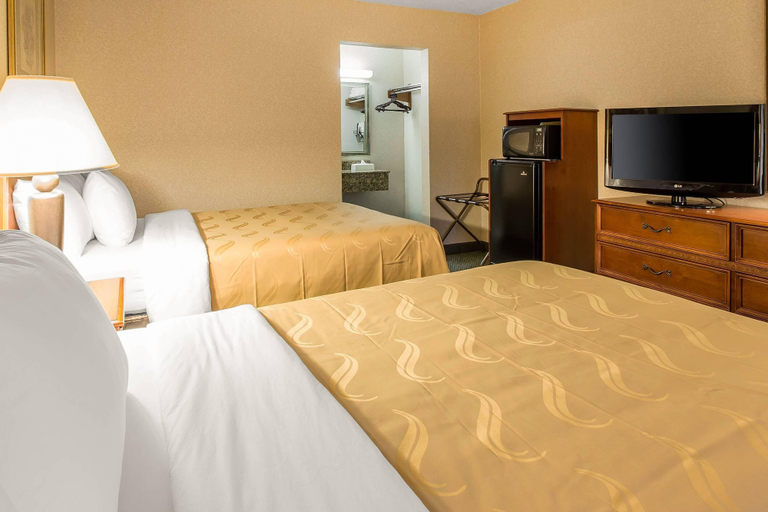 Bedroom 4, Rodeway Inn McDonough South I-75, Henry