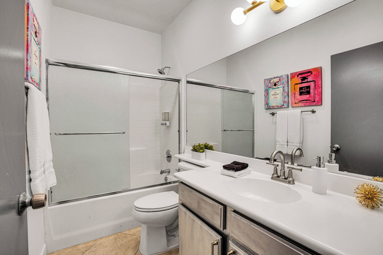 Bathroom 4, Flora Vista Sunshine, Riverside