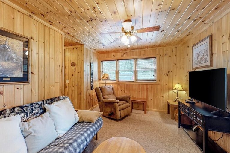 Living area 4, 71 Nelson ave, Piscataquis