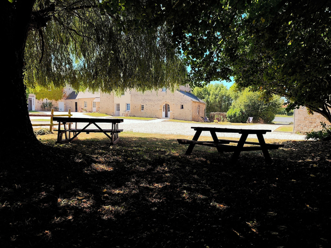 BBQ/picnic area, Omaha Secret Normandy Cottages, Calvados
